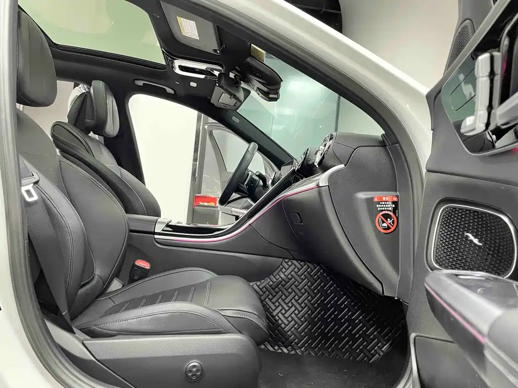 Mercedes-Benz C-Class 2023 — фото 12