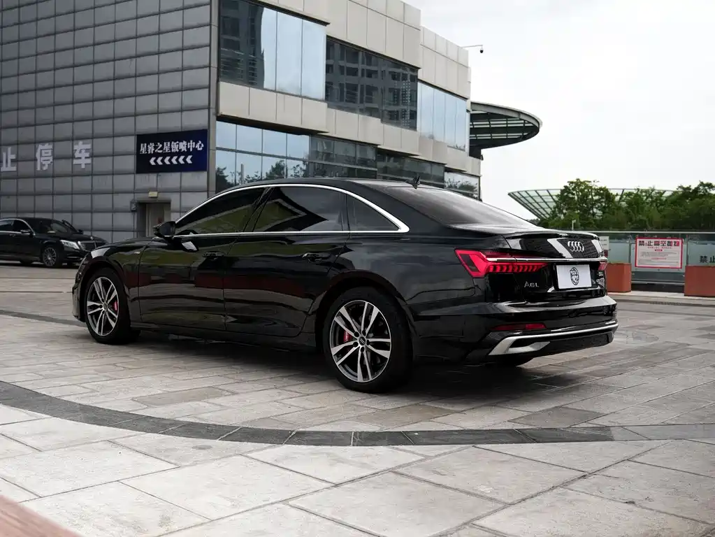 Audi A6L 2023 — фото 10