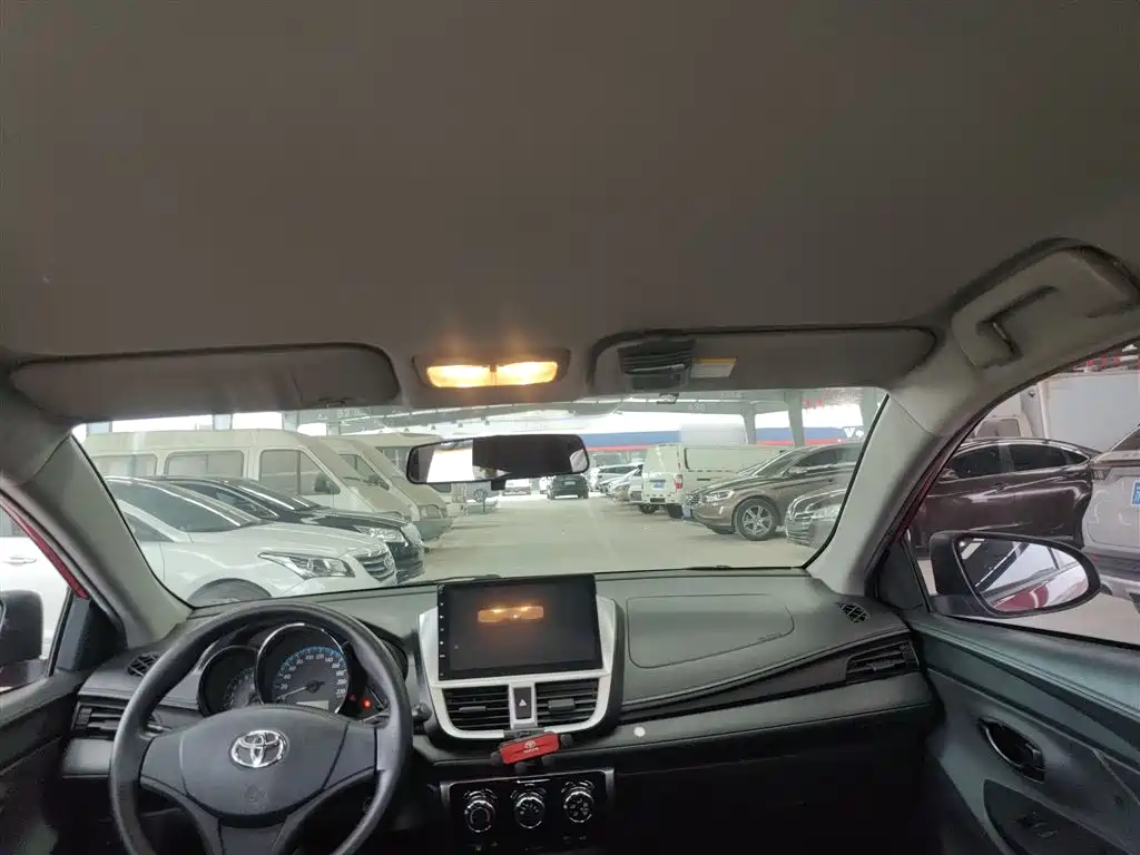 Toyota Yaris L 2018 — фото 14