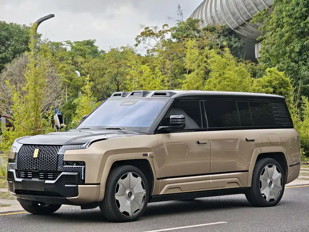 Yangwang U8 L 2025