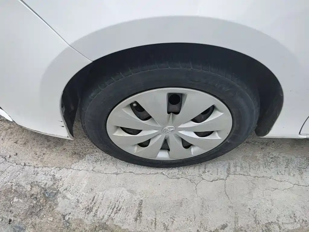 Toyota Yaris L 2017 — фото 23