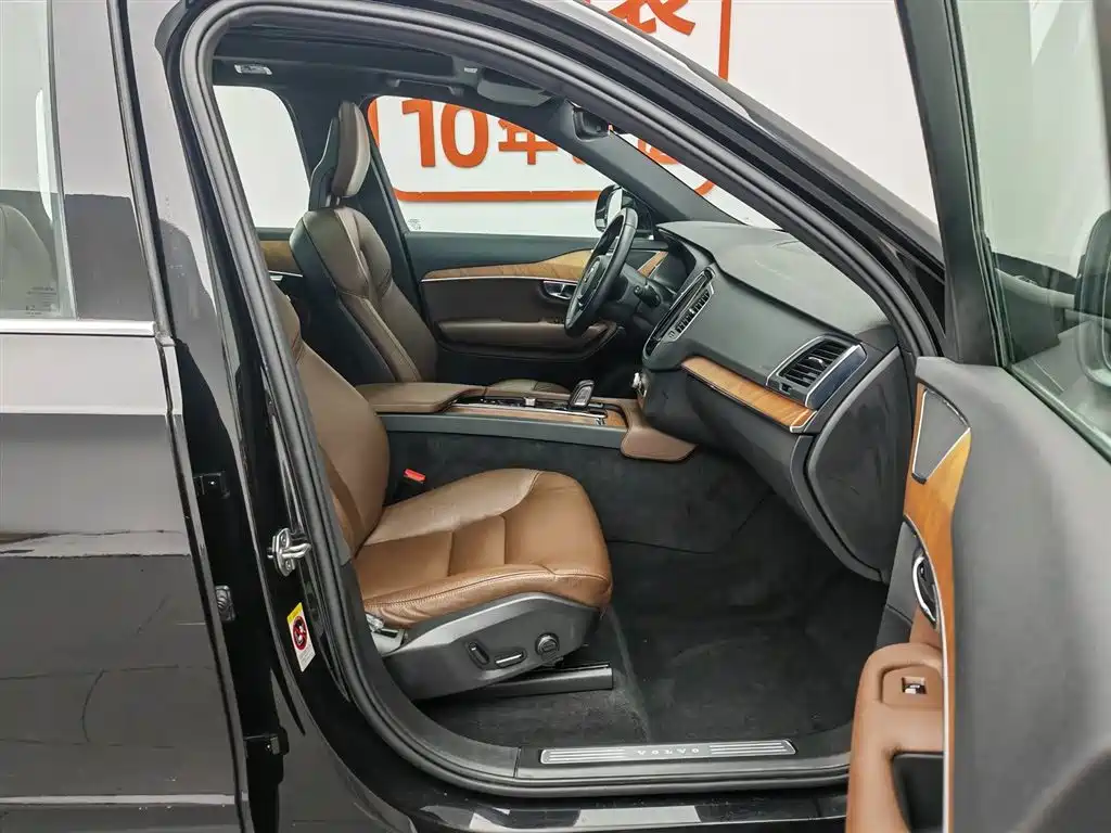 Volvo XC90 2021 — фото 23