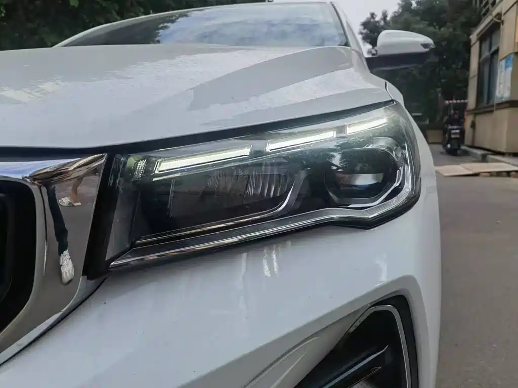 Geely Emgrand 2022