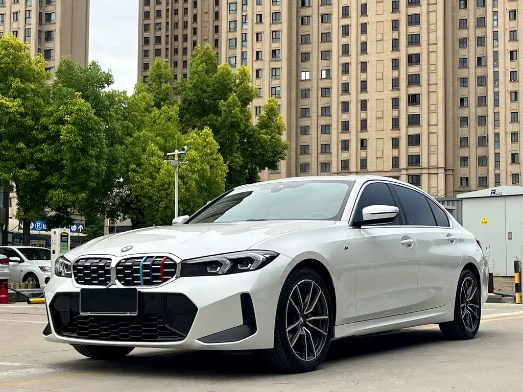 BMW 3 Series 2023 — фото 1