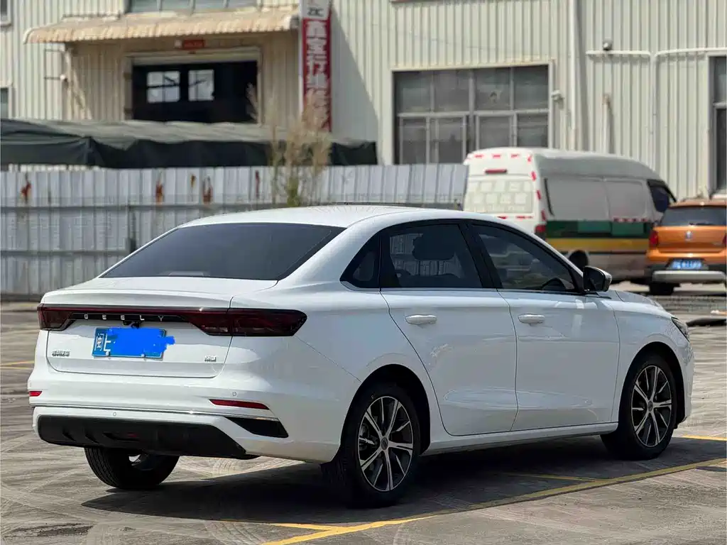 Geely Emgrand 2021