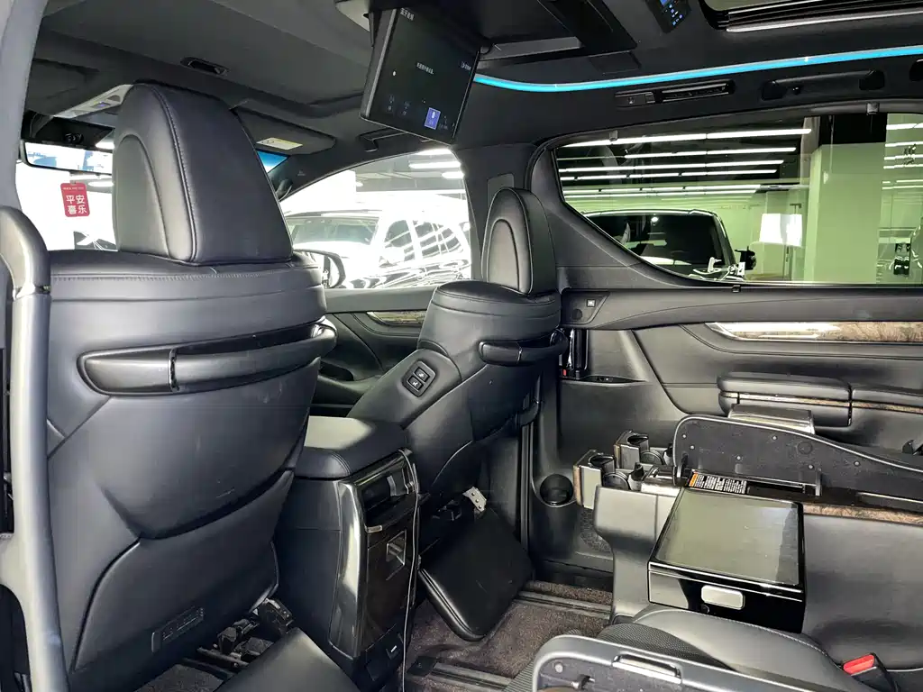 Toyota Vellfire 2020 — фото 18