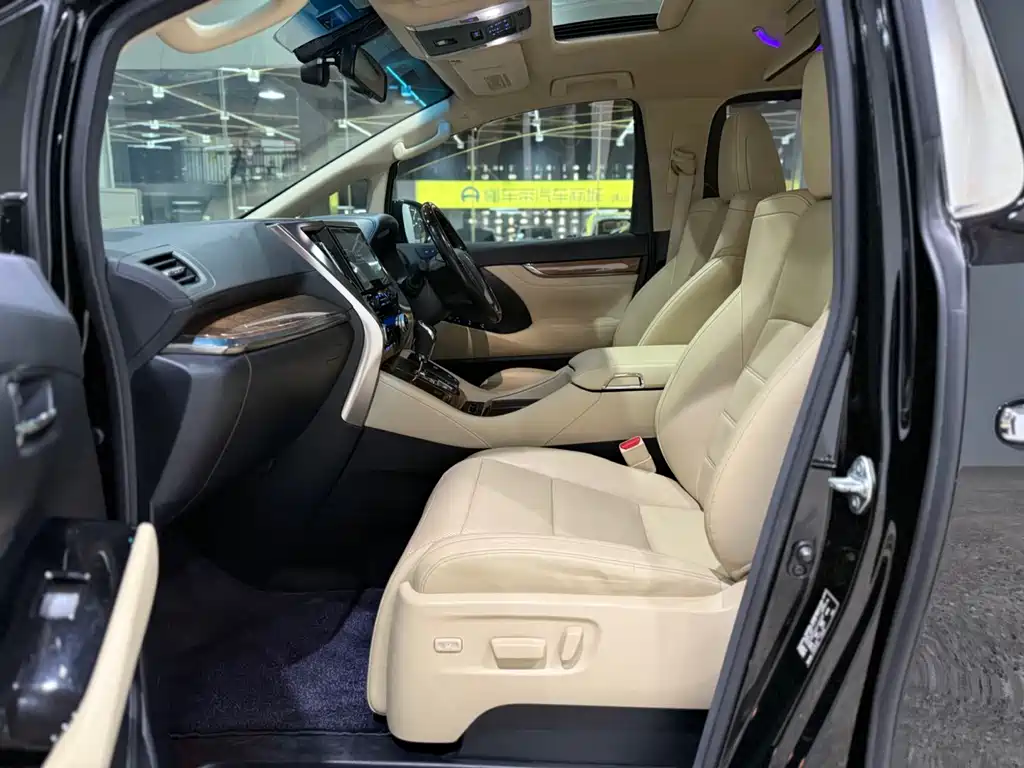 Toyota Alphard 2017 — фото 8