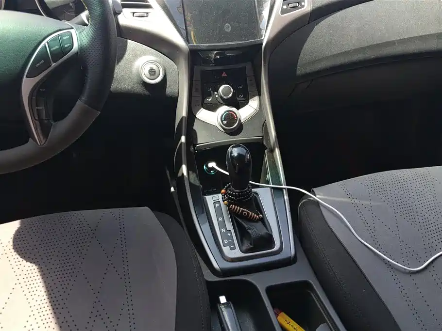 Hyundai Elantra Langdong 2016 — фото 16