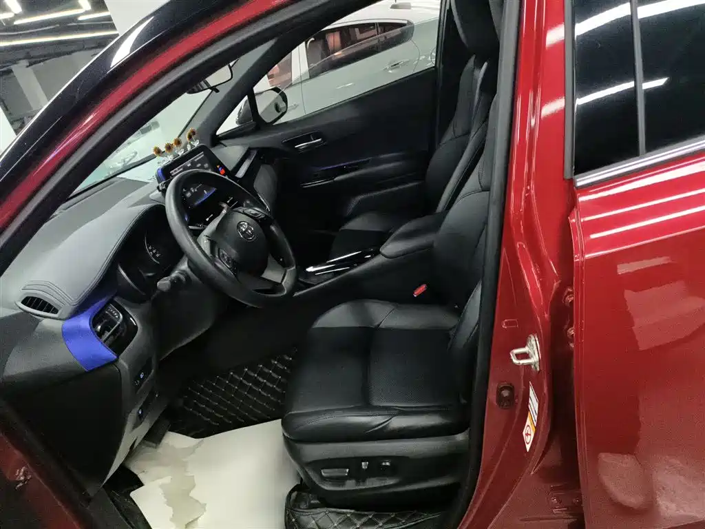 Toyota C-HR 2020 — фото 15