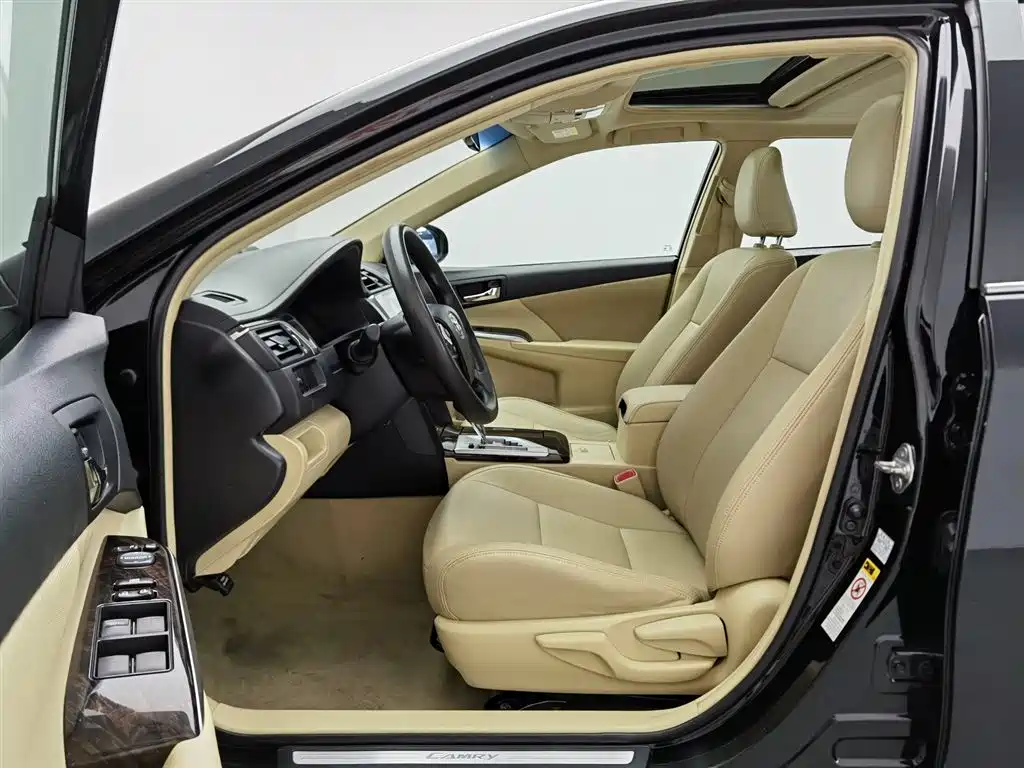 Toyota Camry 2015 — фото 10
