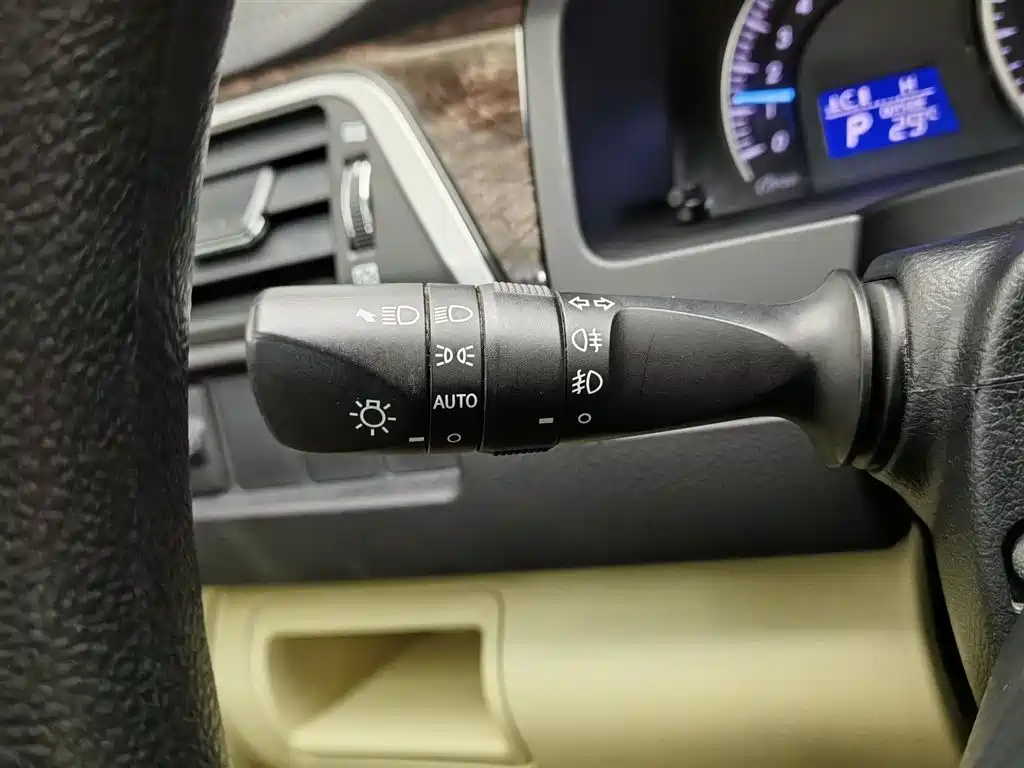 Toyota Camry 2015 — фото 21