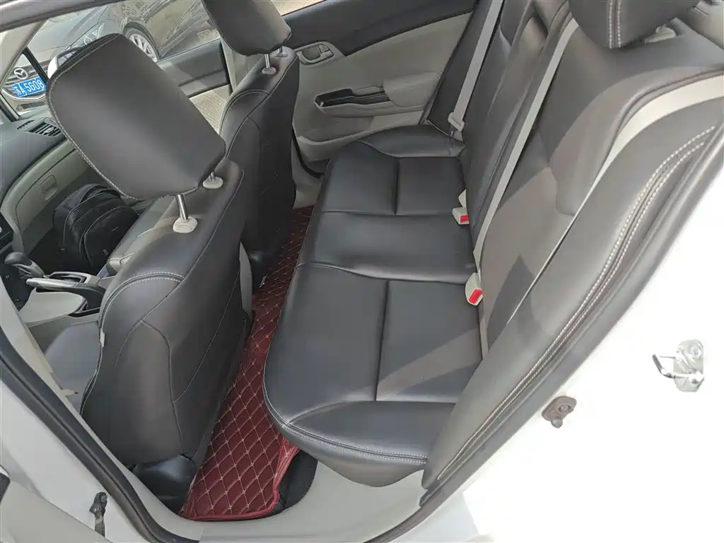 Honda Civic 2015 — фото 13