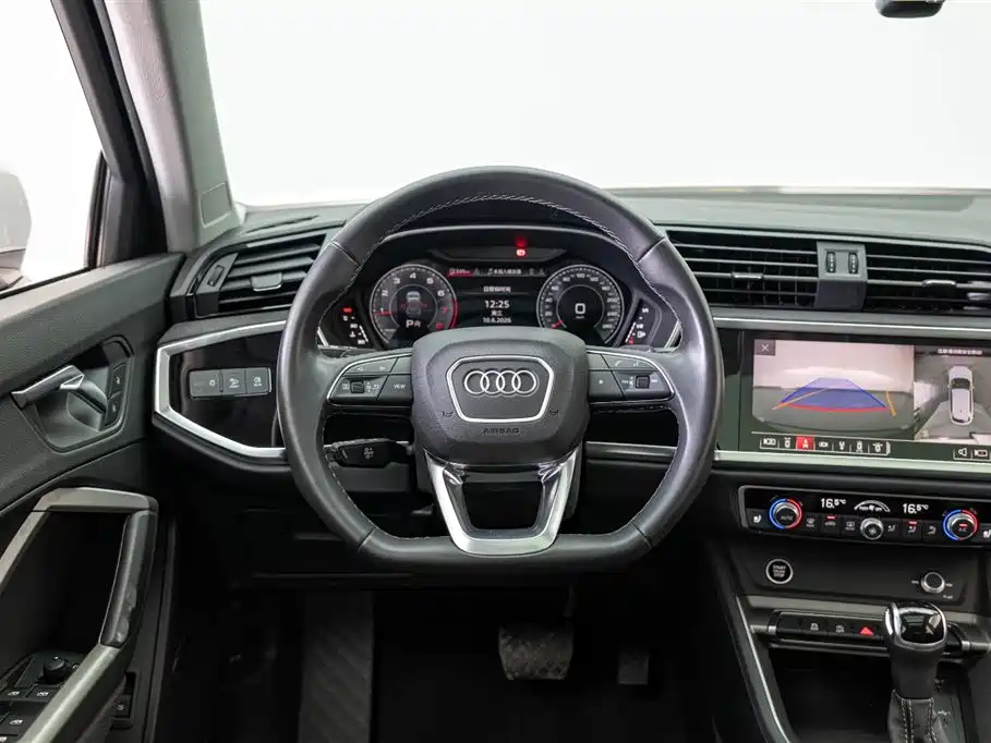 Audi Q3 2023 — фото 12