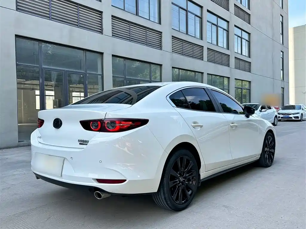 Mazda 3 Axela 2023 — фото 20
