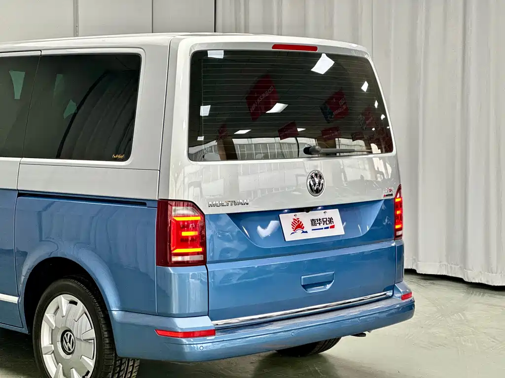 Volkswagen Multivan 2018 — фото 13