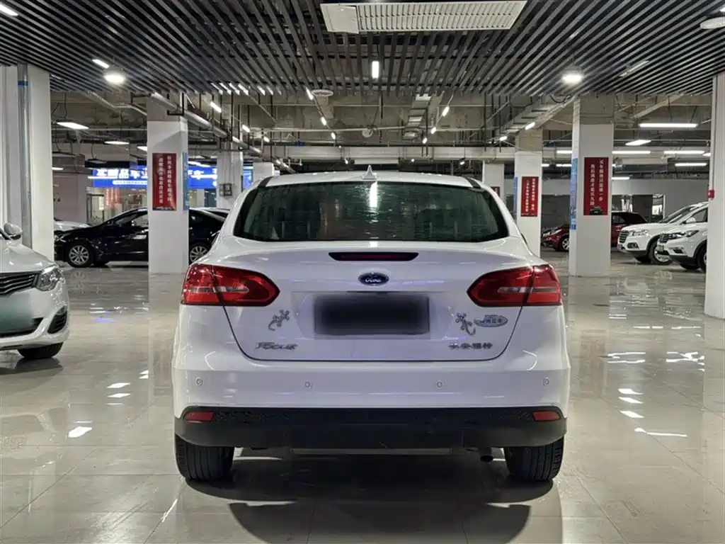 Ford Focus 2016 — фото 22