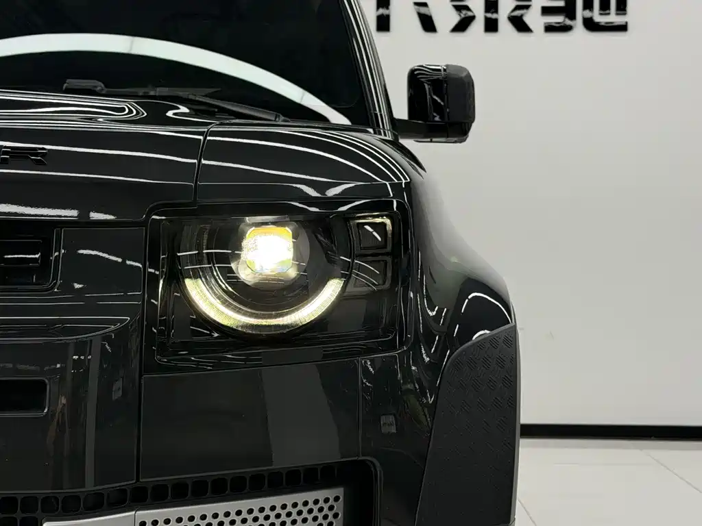 Land Rover Defender 2024 — фото 27