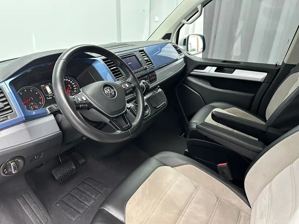 Volkswagen Multivan 2018 — фото 18