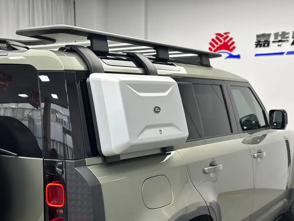 Land Rover Defender 2023 — фото 18