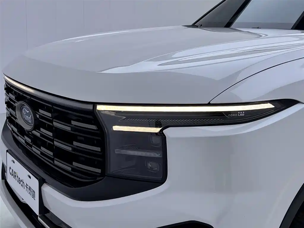 Ford Edge 2023 — фото 13