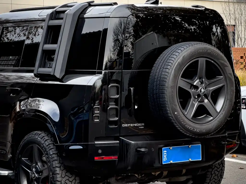 Land Rover Defender 2023 — фото 9