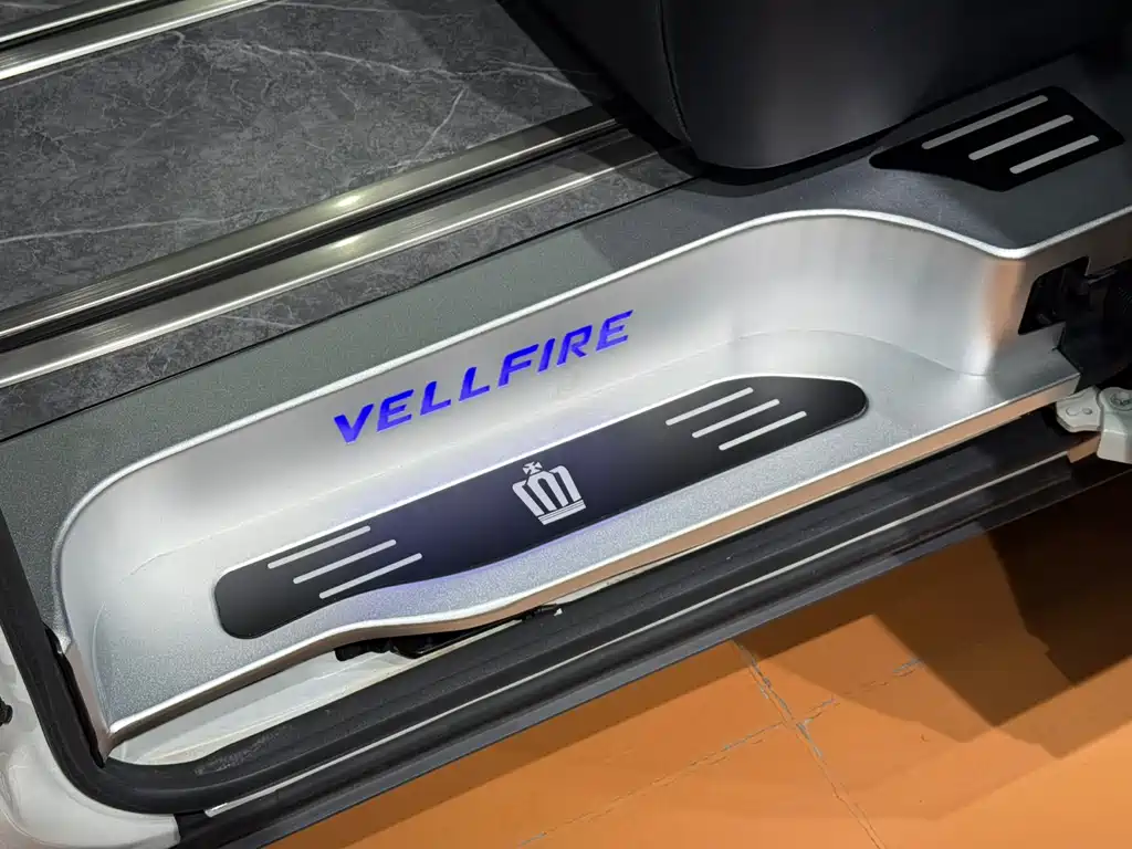Toyota Vellfire 2020 — фото 11