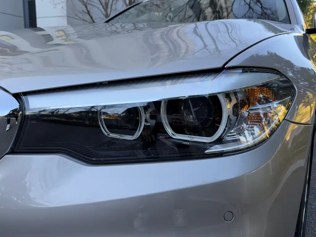 BMW 5 Series 2018 — фото 11