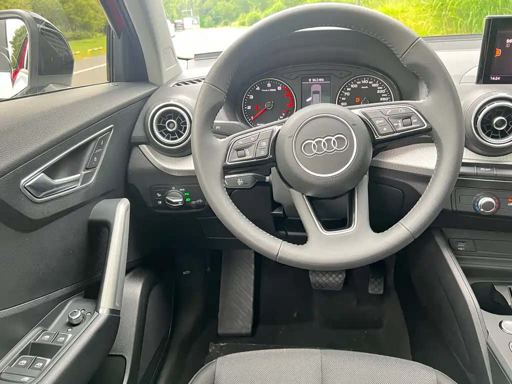 Audi Q2L 2021 — фото 14