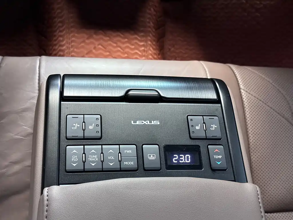 Lexus ES 2021 — фото 9