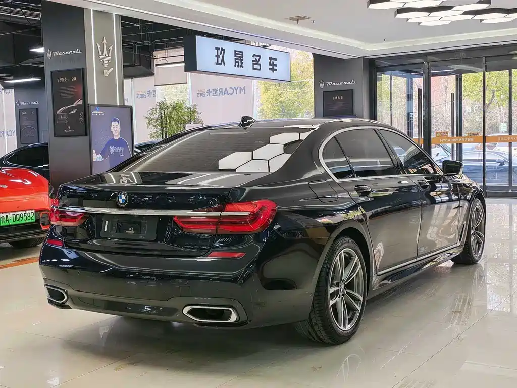 BMW 7 Series 2018 — фото 7