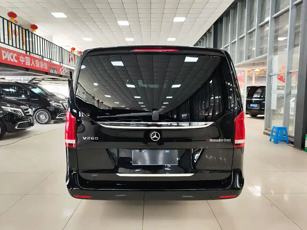 Mercedes-Benz V-Class 2021 — фото 30