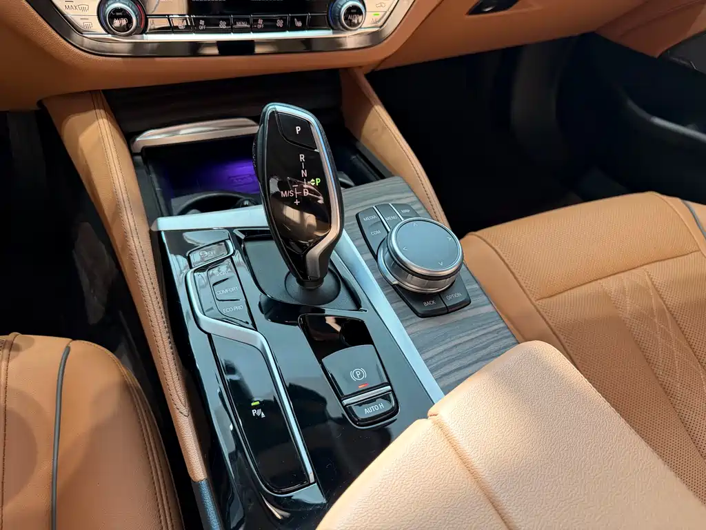 BMW 5 Series 2022 — фото 12