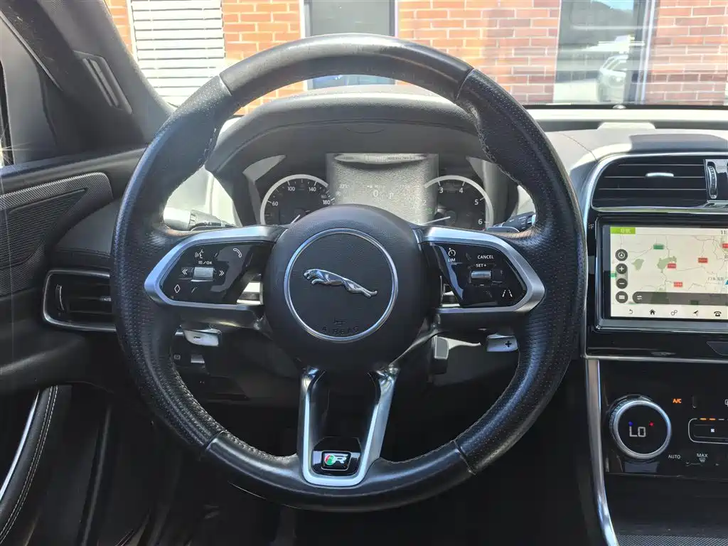Jaguar XEL 2020 — фото 16