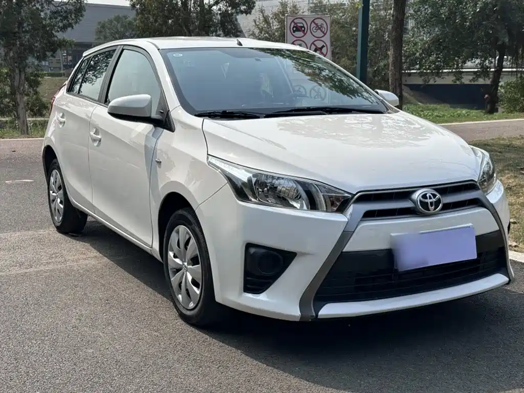 Toyota Yaris L 2015 — фото 25