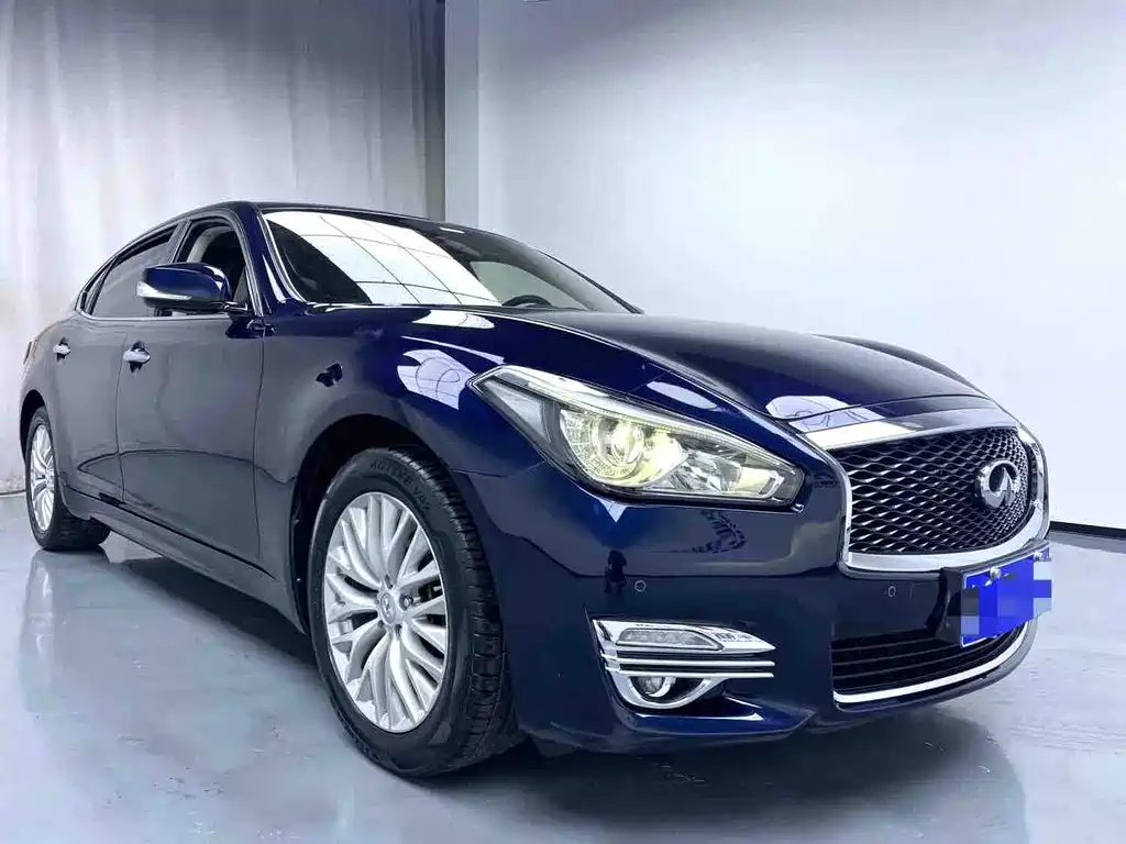 Infiniti Q70 2018