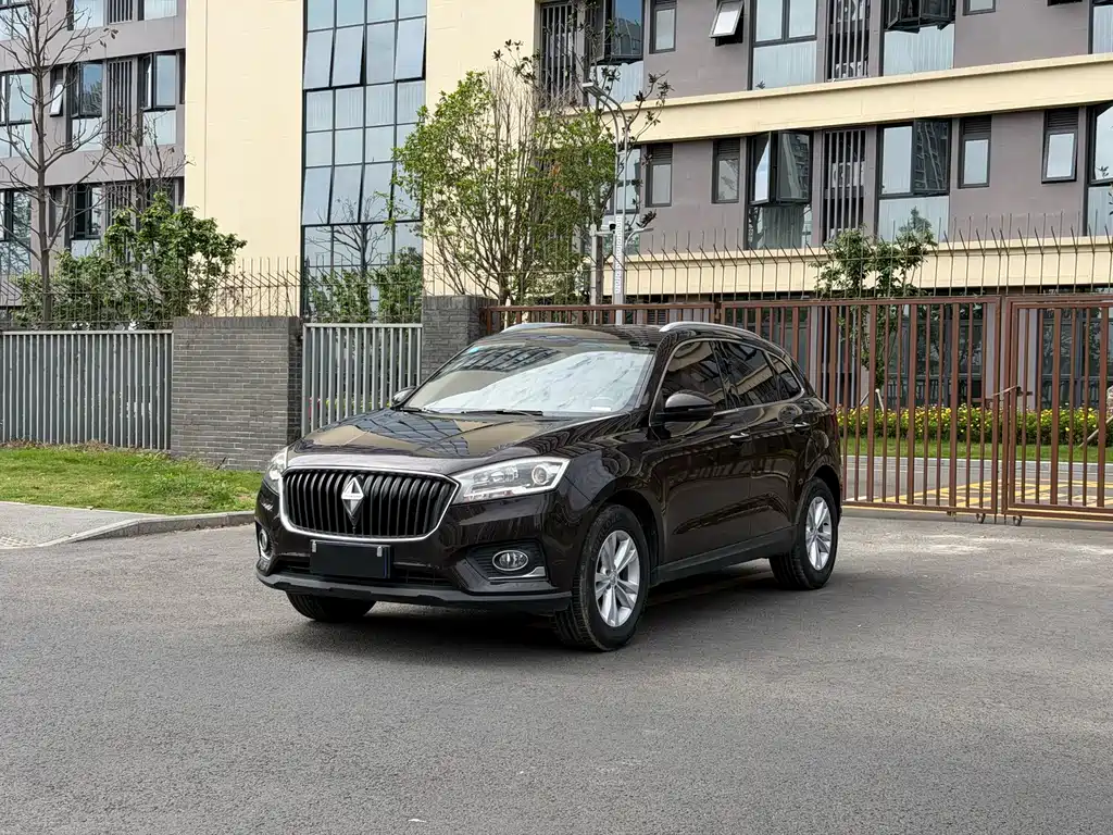 Borgward BX7 2017 — фото 1