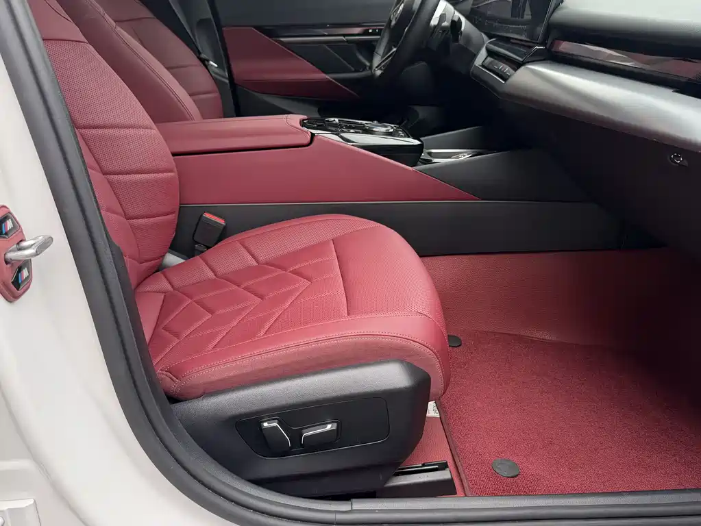 BMW 5 Series 2025