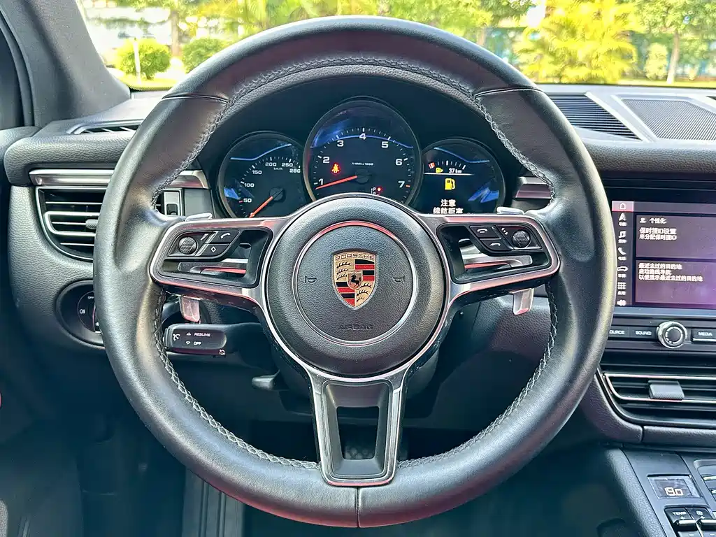 Porsche Macan 2019 — фото 19