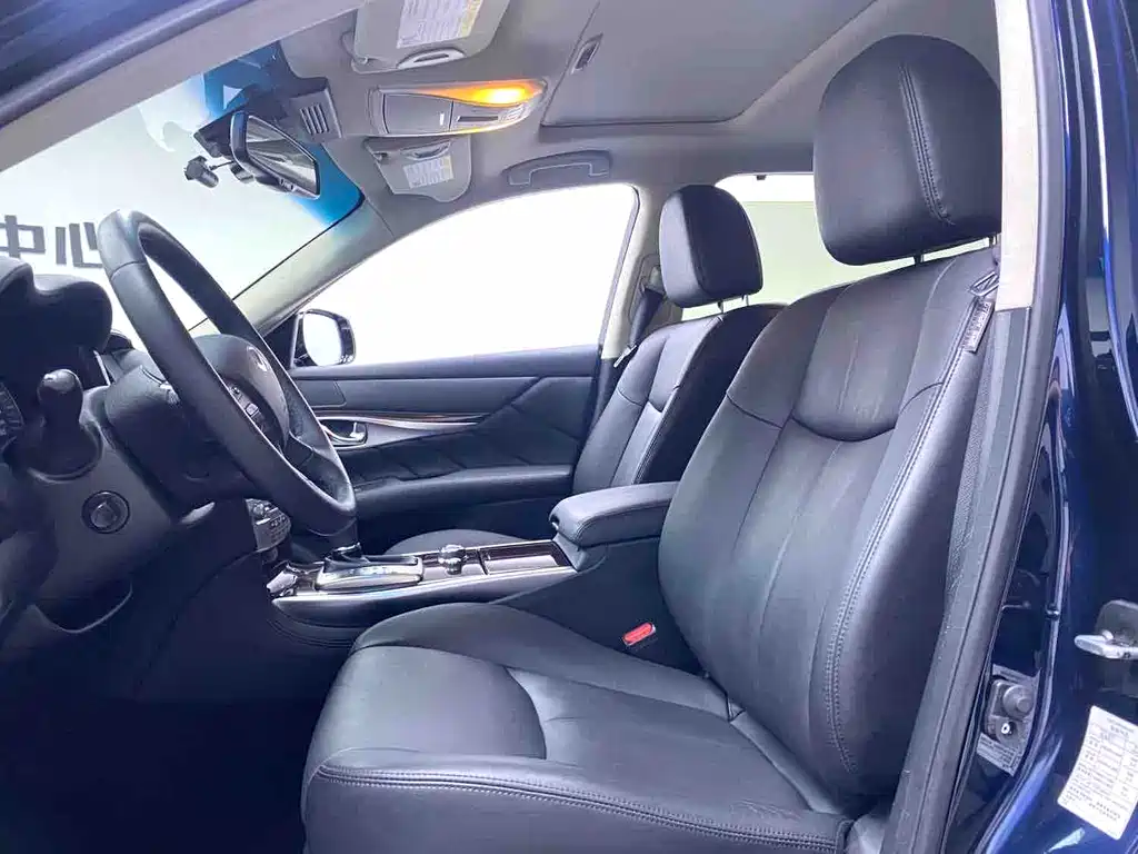 Infiniti Q70 2018