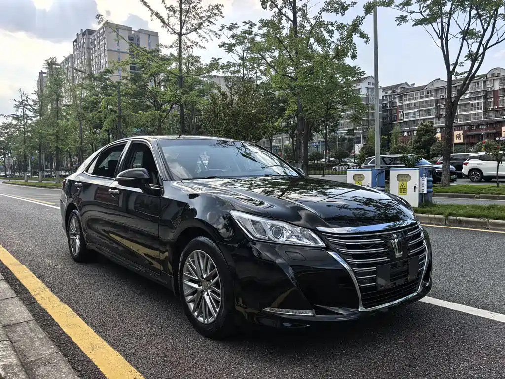 Toyota Crown 2017 — фото 3