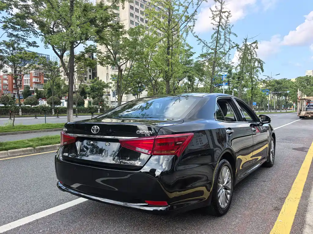 Toyota Crown 2017 — фото 18
