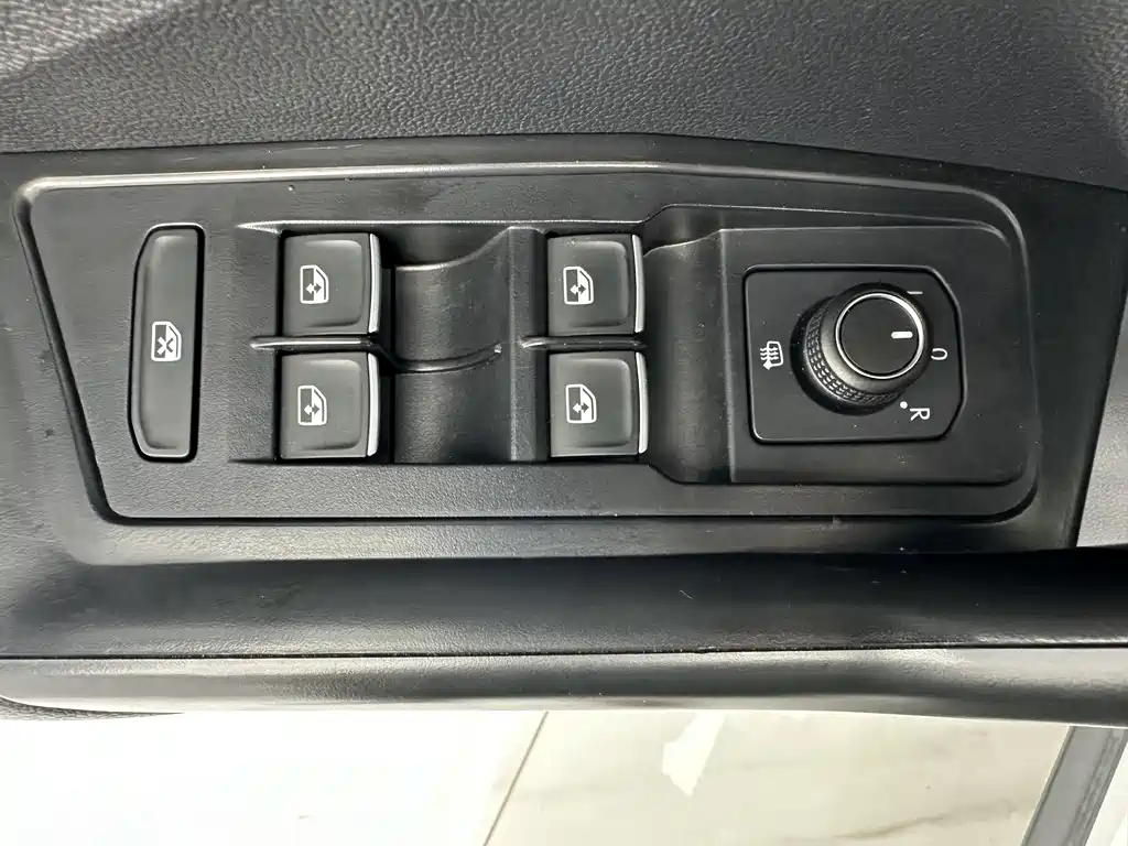 Volkswagen T-Roc 2022 — фото 12