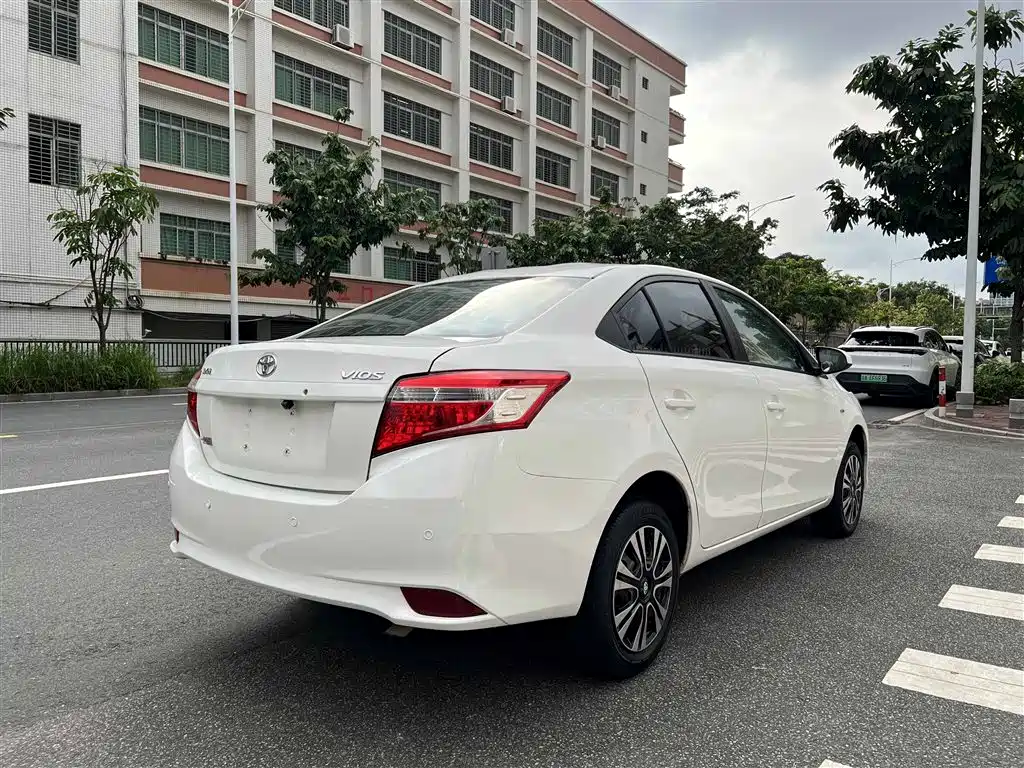 Toyota Vios 2015 — фото 8