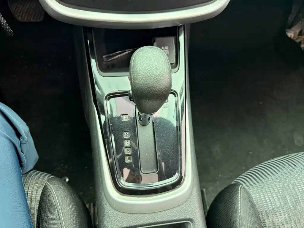 Nissan Tiida 2017 — фото 10