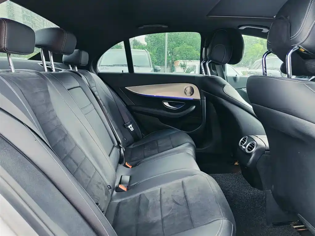 Mercedes-Benz E-Class 2018 — фото 16