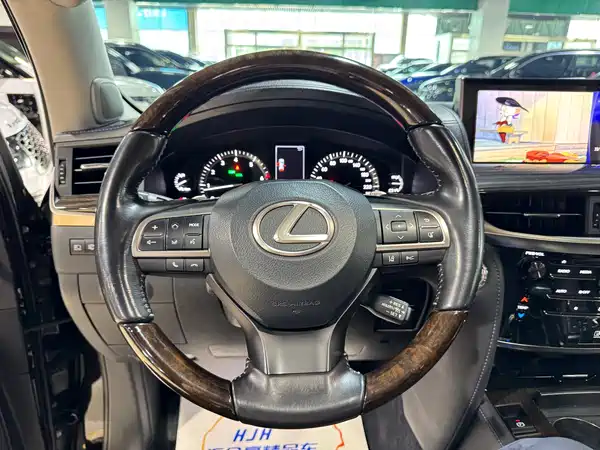 Lexus LX 2016