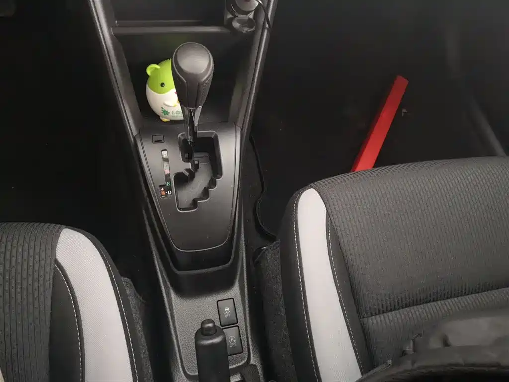 Toyota Yaris L 2020 — фото 10