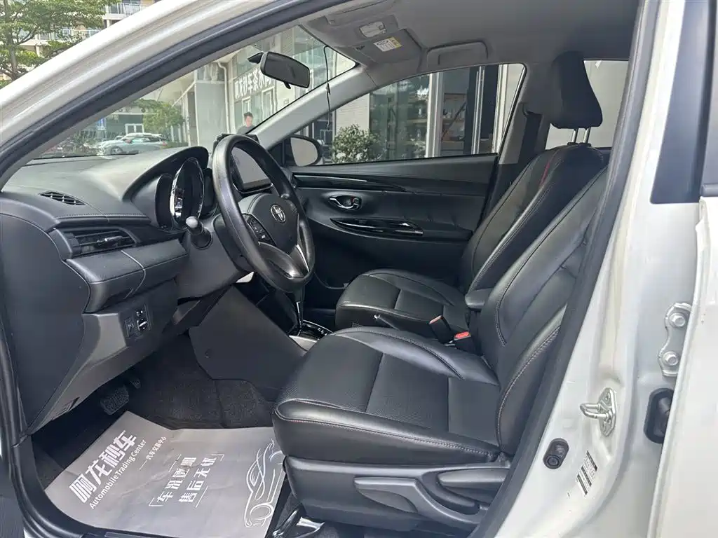 Toyota Yaris L 2023 — фото 11