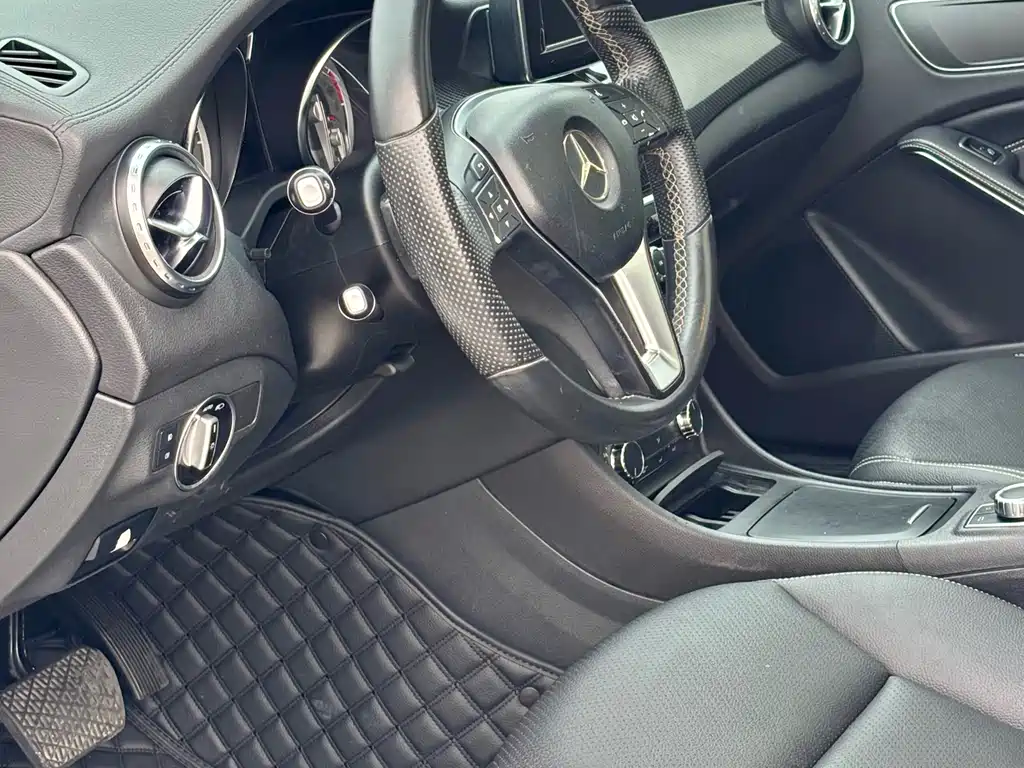 Mercedes-Benz GLA 2015 — фото 10