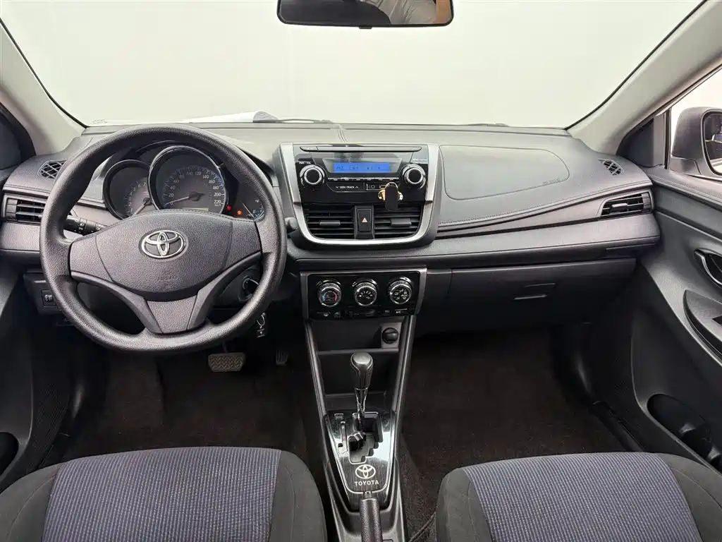 Toyota Yaris L 2018 — фото 8